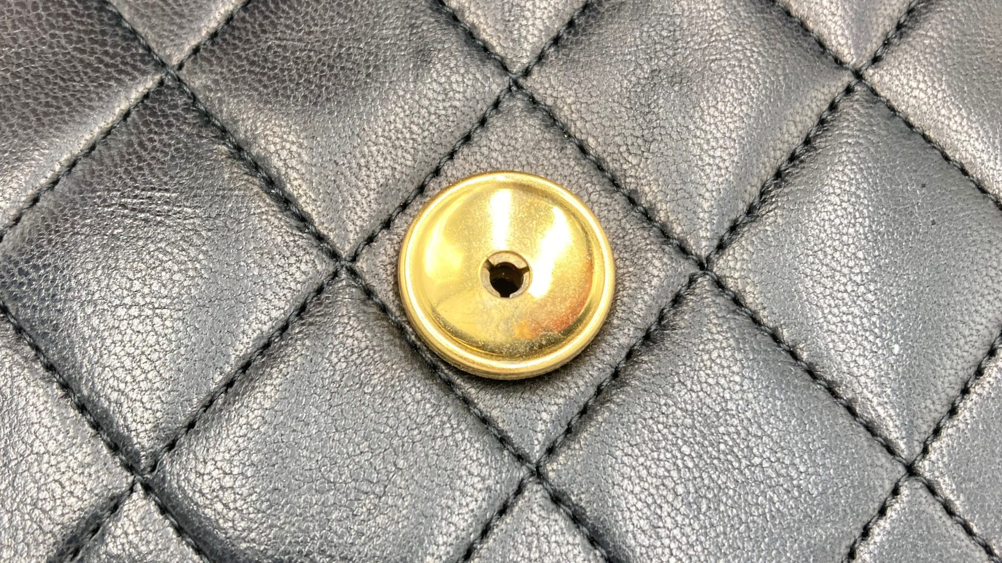 シャネルのバッグを修理したい方へ！修理専門店のお修理事例18選 REFINE